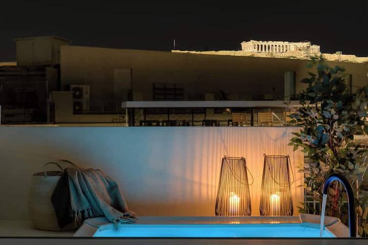 Vacation rental for 7 people, with hot tub and balcony in Greece