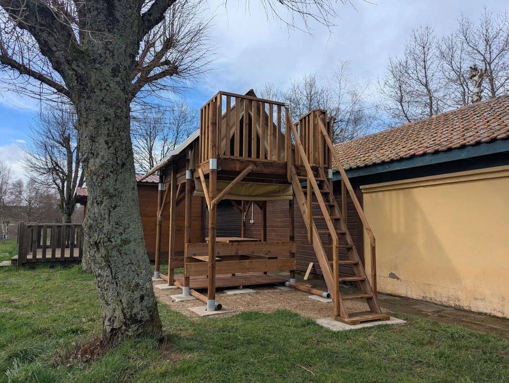 Zecamping 3* piscine chauffée chiens acceptés cabane Bbq 5m2 2 pers in Langogne, Mende und Umgebung