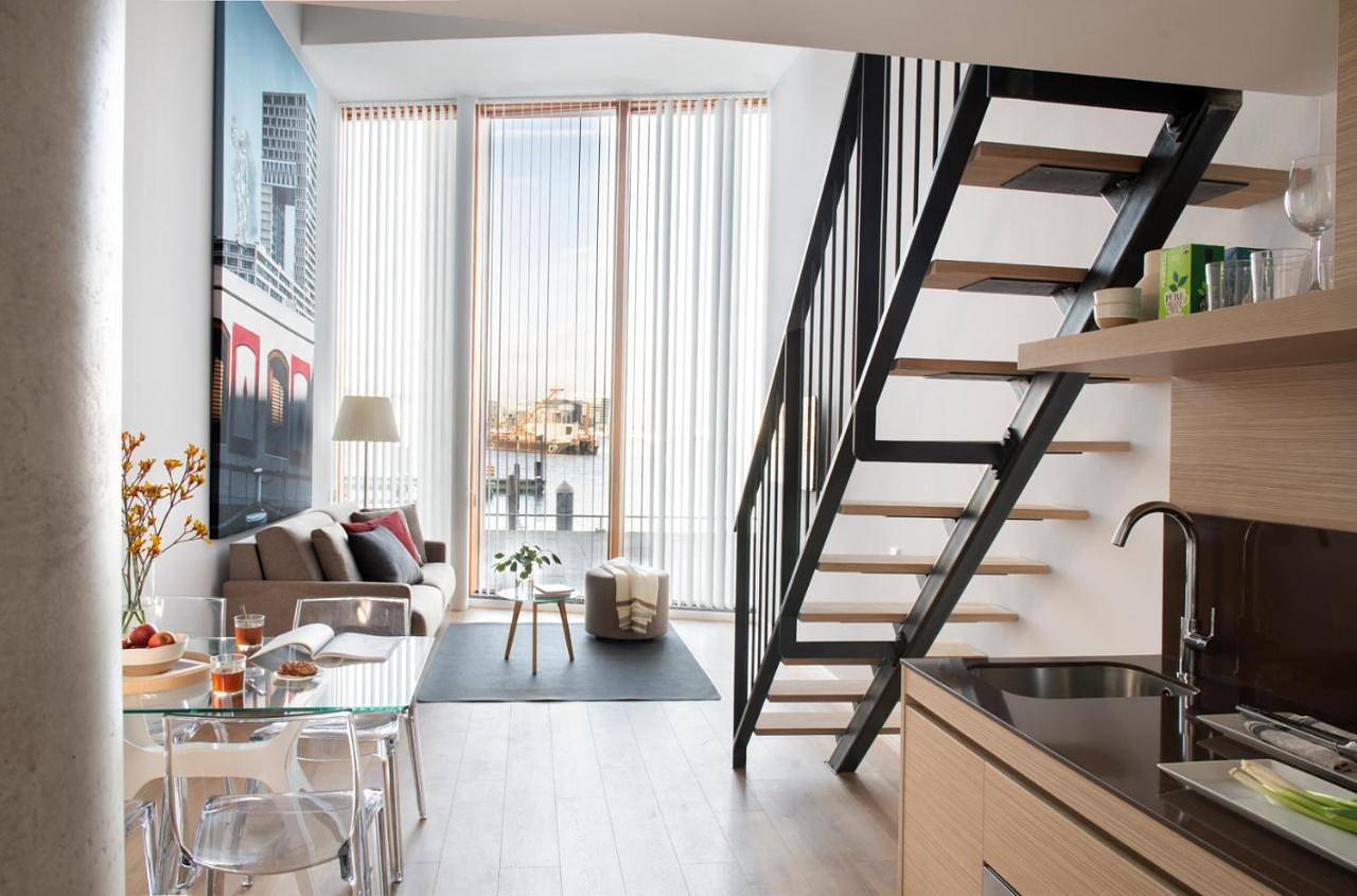 One Bedroom Apartment with River View in Amsterdam West, Costa Holandesa