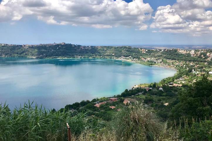Casa vacanza per 10 persone, con panorama e vista lago nonché giardino in Castel Gandolfo