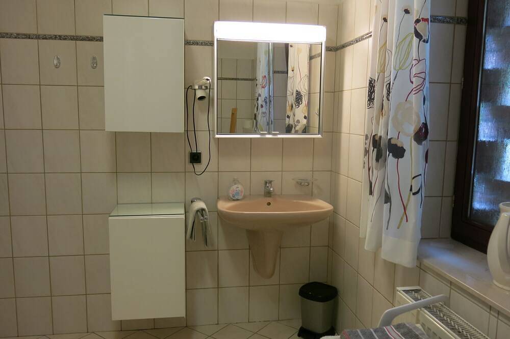 Großzügige Ferienwohnung am Waldrand mit Panoramablick (barrierearm) in Lemgo, Kreis Lippe