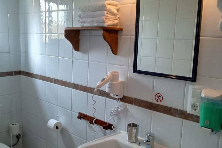 Location de vacances pour 3 personnes, avec piscine et jardin à Zahora - 4