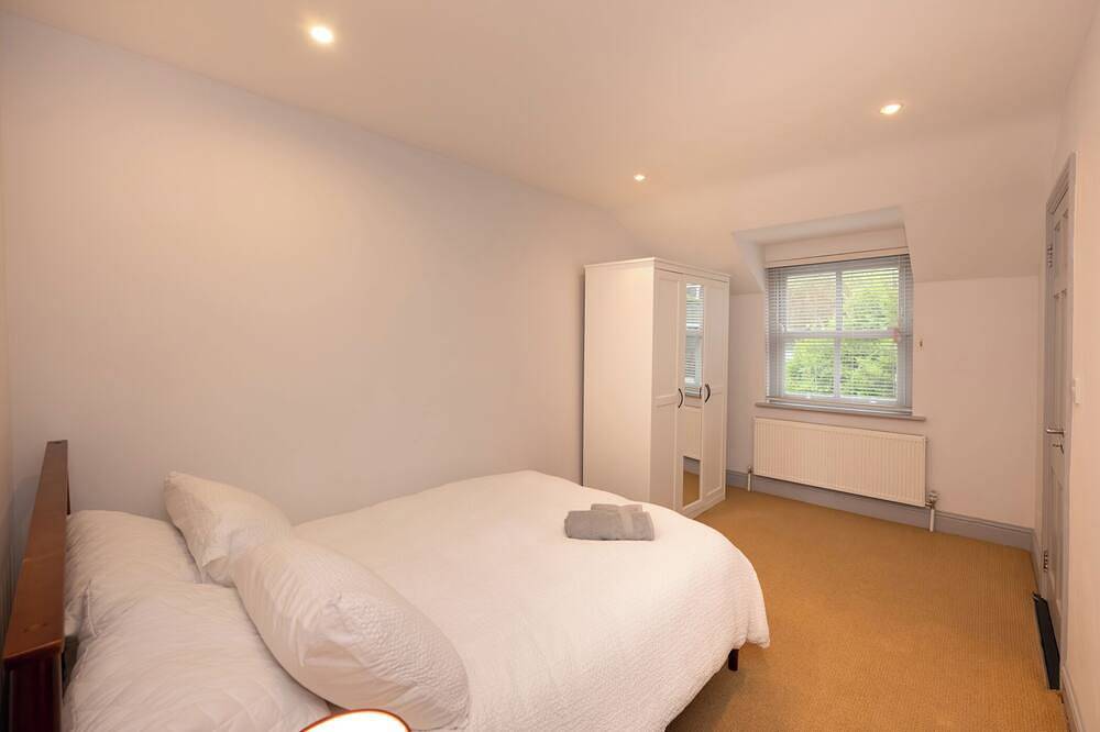 Modern 2-Bed House - 15 Mins Drive to Cork City Centre in Cork, Condado de Cork