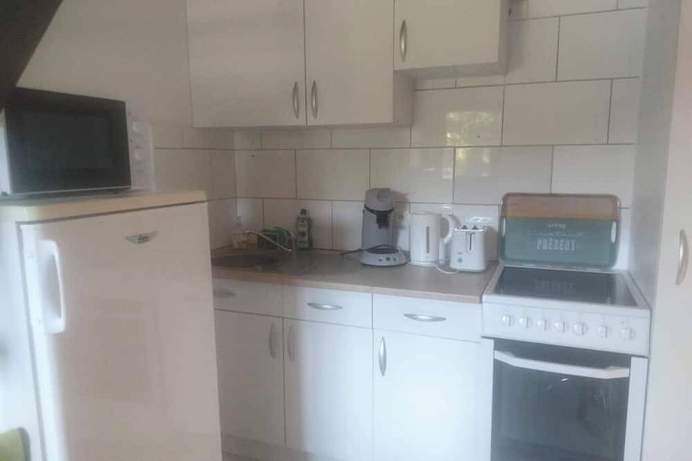 Entire apartment, Just 20 minutes from Les Puys and Le Zénith! 5 min from Riom Close to motorways. in Riom, Riom region