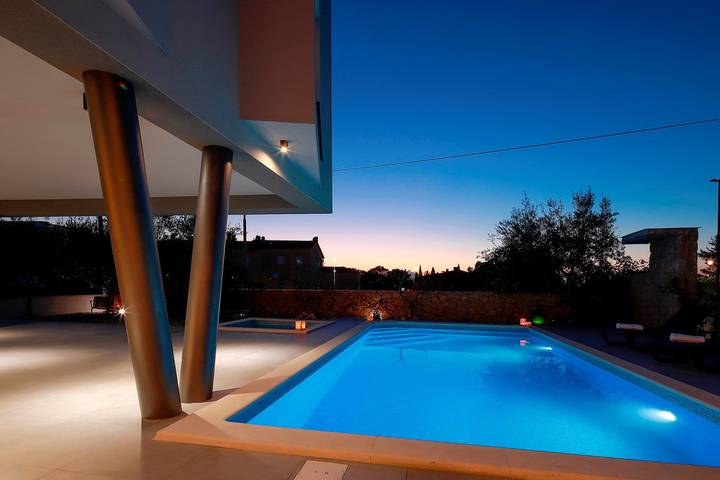 Villa for 10 people, with pool and garden - 1