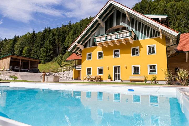 Ferienwohnung für 2 Personen, mit Ausblick und Garten sowie Pool
