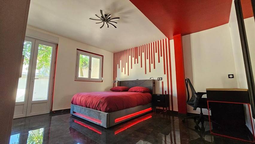 Location de vacances pour 2 personnes, avec jardin et vue à Drancy