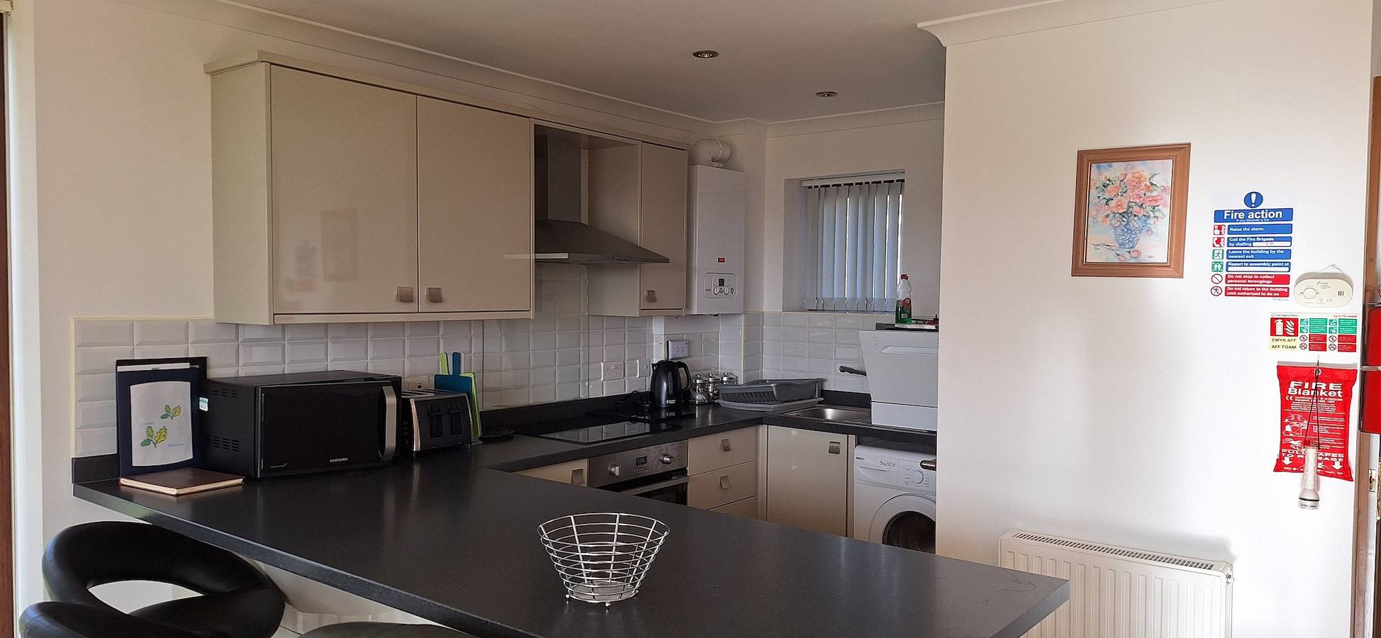 2 Bed Cottage - sleeps 4 - Garden, Parking Wifi in Swansea region