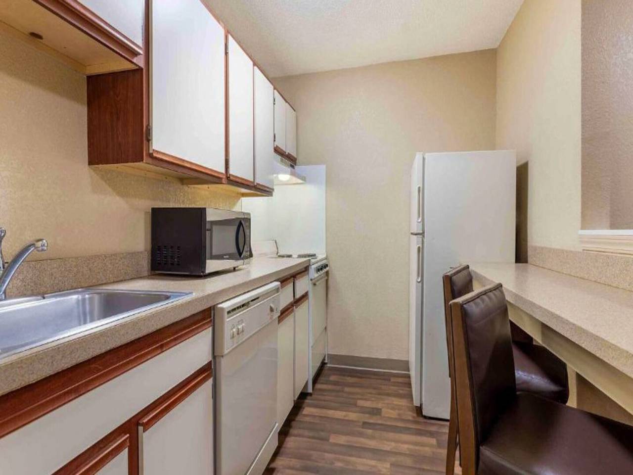 Ganze Wohnung, 1 Queensize-bett | Mob Acc Tub Ste Nsmk Sb Micfri in Montclaire South, Charlotte