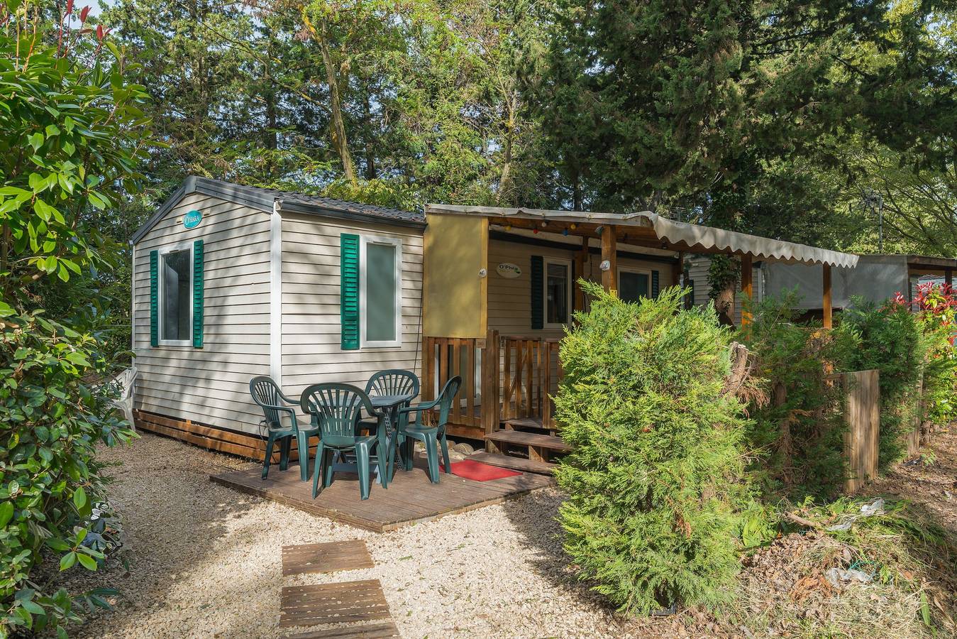 Wohnwagen 'Mobil-home' mit Gemeinschaftspool, privater Terrasse und Klimaanlage in La Roque-d'Anthéron, Aix-en-Provence und Umgebung