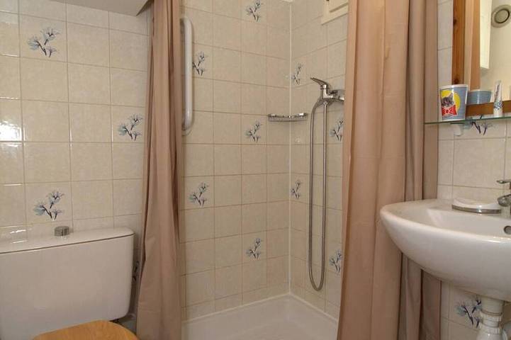 Gîte pour 2 personnes, avec balcon dans Port De Balaruc Les Bains - 4