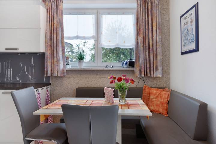 Appartement entier, Appartement "Preiser" avec terrasse privée, jardin privé et Wi-Fi in Moos, Untersee