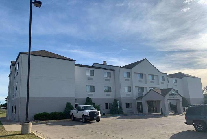 Hôtel pour 2 personnes, avec piscine à Minot - 2