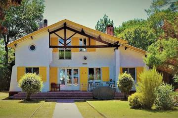 Gîte pour 12 personnes, avec terrasse et jardin, animaux acceptés dans Plage de Maubuisson