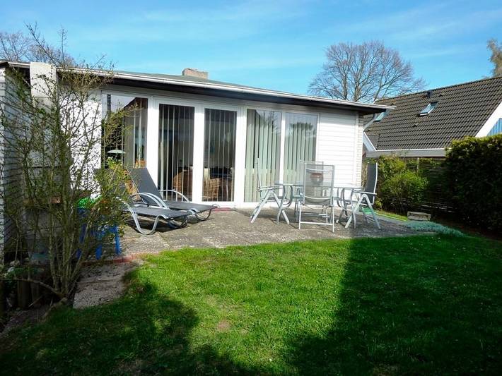 Ferienhaus für 4 Personen, mit Terrasse und Garten sowie Sauna in Lensterstrand