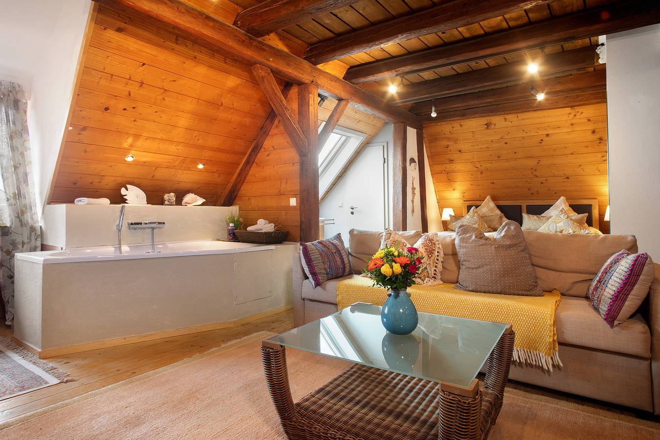 Holiday Apartment 'Suite Bergblick' with Sauna, Shared Terrace and Wi-Fi in Kippenhausen, Immenstaad am Bodensee