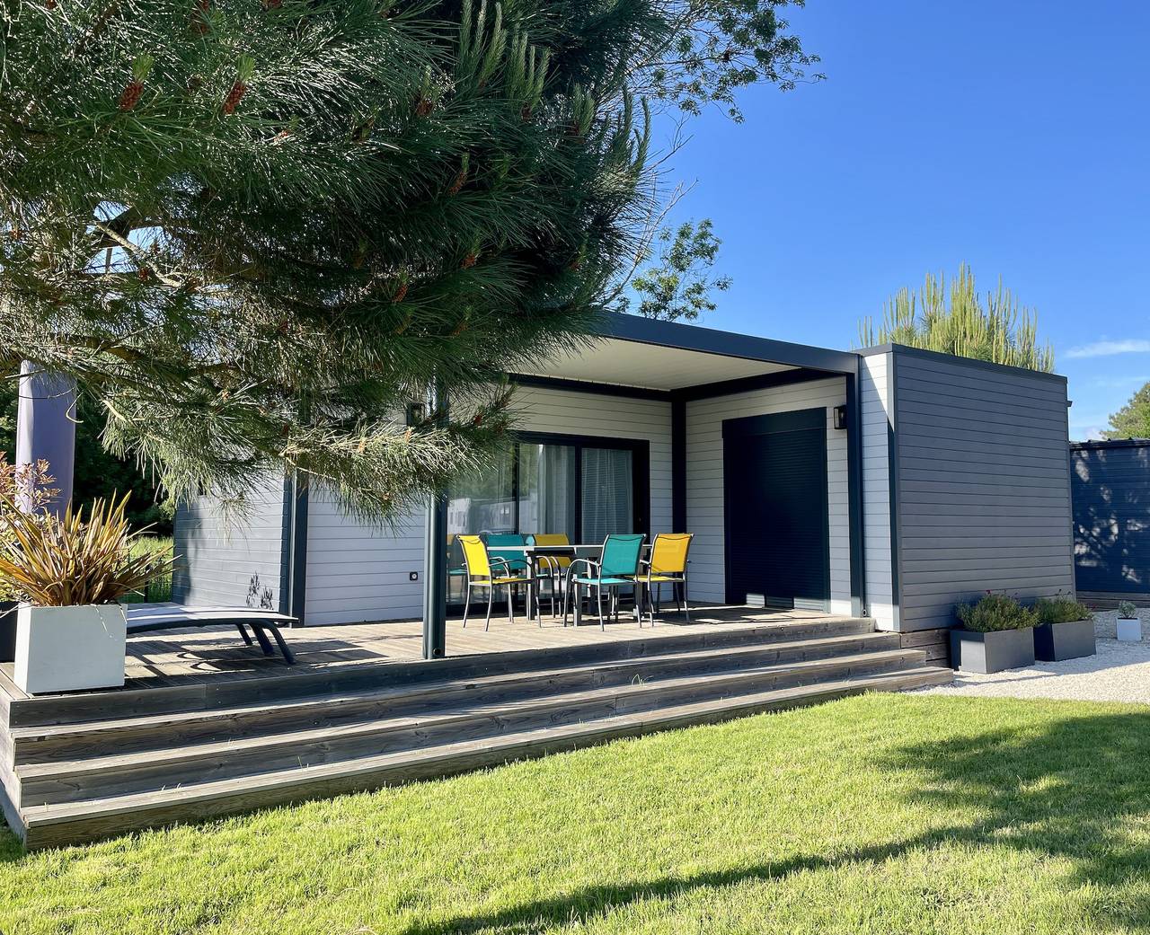 Ecolodge in a calm and relaxing setting with heated swimming pool and jacuzzi in Les Mathes, Côte de Beauté