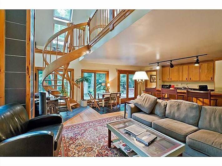 Vacation rental for 6 people, with sauna and hot tub as well as terrace in Sebago Lake