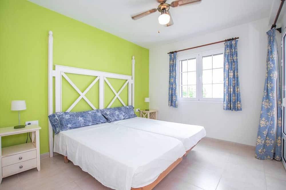 Entire apartment, Cheap & Chic: 3-bedroom apartment in Son Bou in San Jaime Mediterráneo, Alaior Municipality