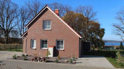 Ferienhaus für 3 Personen, mit Terrasse und Garten sowie Seeblick in Warin