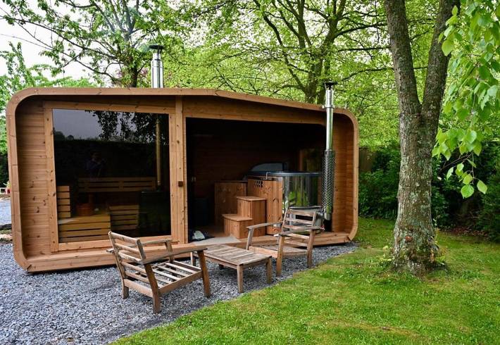 Maison de vacances pour 2 personnes, avec Jacuzzi et Terrasse ainsi que Jardin et Piscine