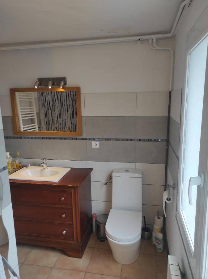 Appartement de vacances entier, Double Room with Private Bathroom in Lodève, Région de Lodève