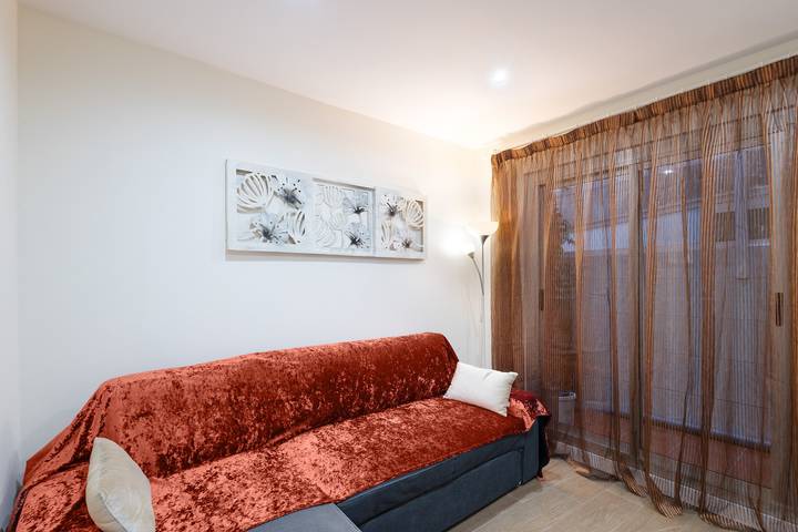 Entire apartment, Apartment "Bonito Piso Cerca de Park Guell" with Wi-Fi & A/C in Barcelona, Barcelonès