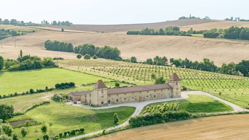 Cottage pour 2 personnes, avec piscine ainsi que jacuzzi et jardin à Saint-Sulpice-sur-Lèze