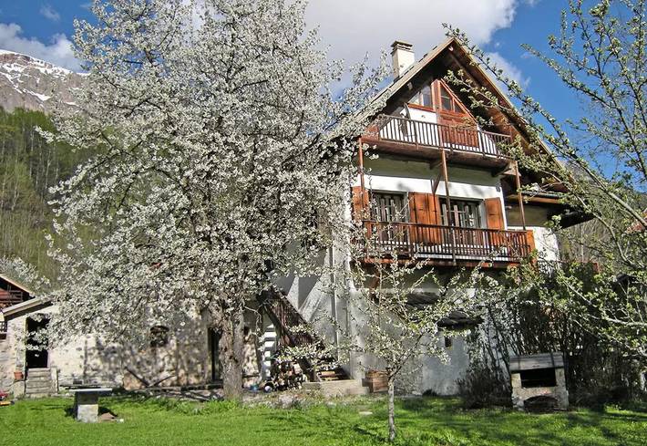 Gîte pour 10 personnes, avec jardin et vue à Vallouise