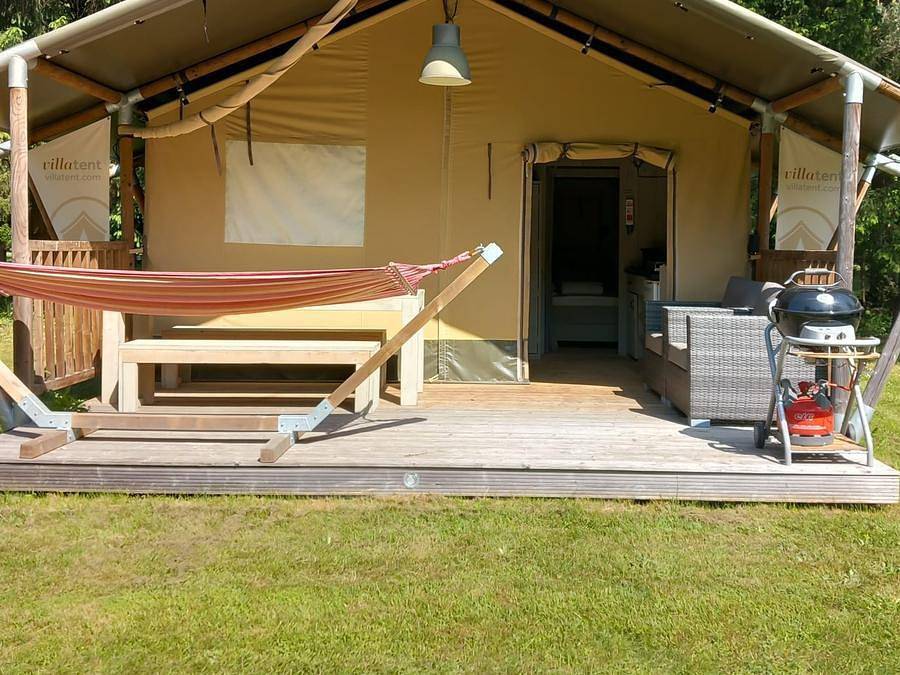 Camping Sites et Paysages - Le Vaubarlet  - Tienda de lona y madera 5 personas - Tienda Safari - Insolite Confort 3* - 2 hab. in Sainte-Sigolène, Macizo Central