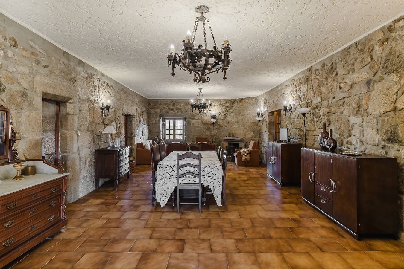 Casa di Campagna 'Quinta Das Regadas' con Vista Montagna, Piscina Privata e Wi-Fi in Rendufe, Distretto de Braga