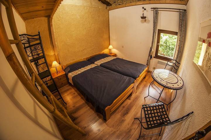 Gîte pour 10 personnes, avec jacuzzi ainsi que balcon et jardin à Saint-André-de-Roquepertuis - 2