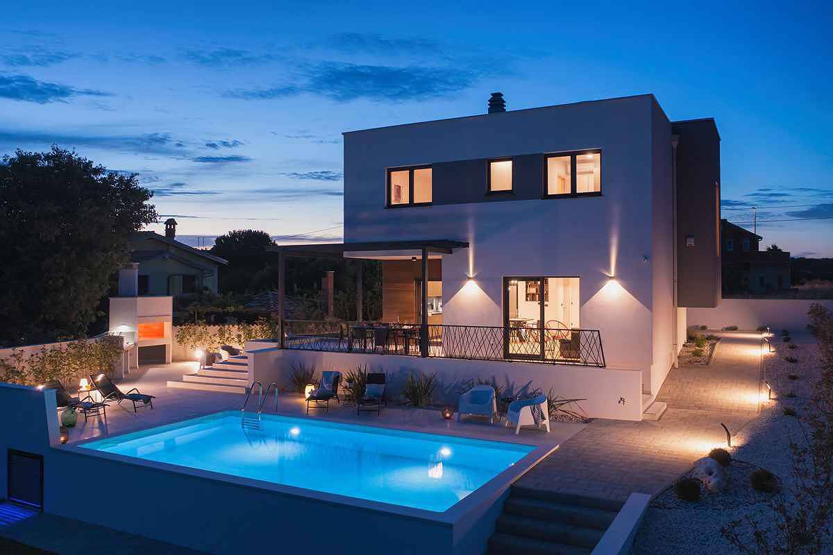 Villa mit Pool und Spielfeld  in Pomer, Südküste Istrien