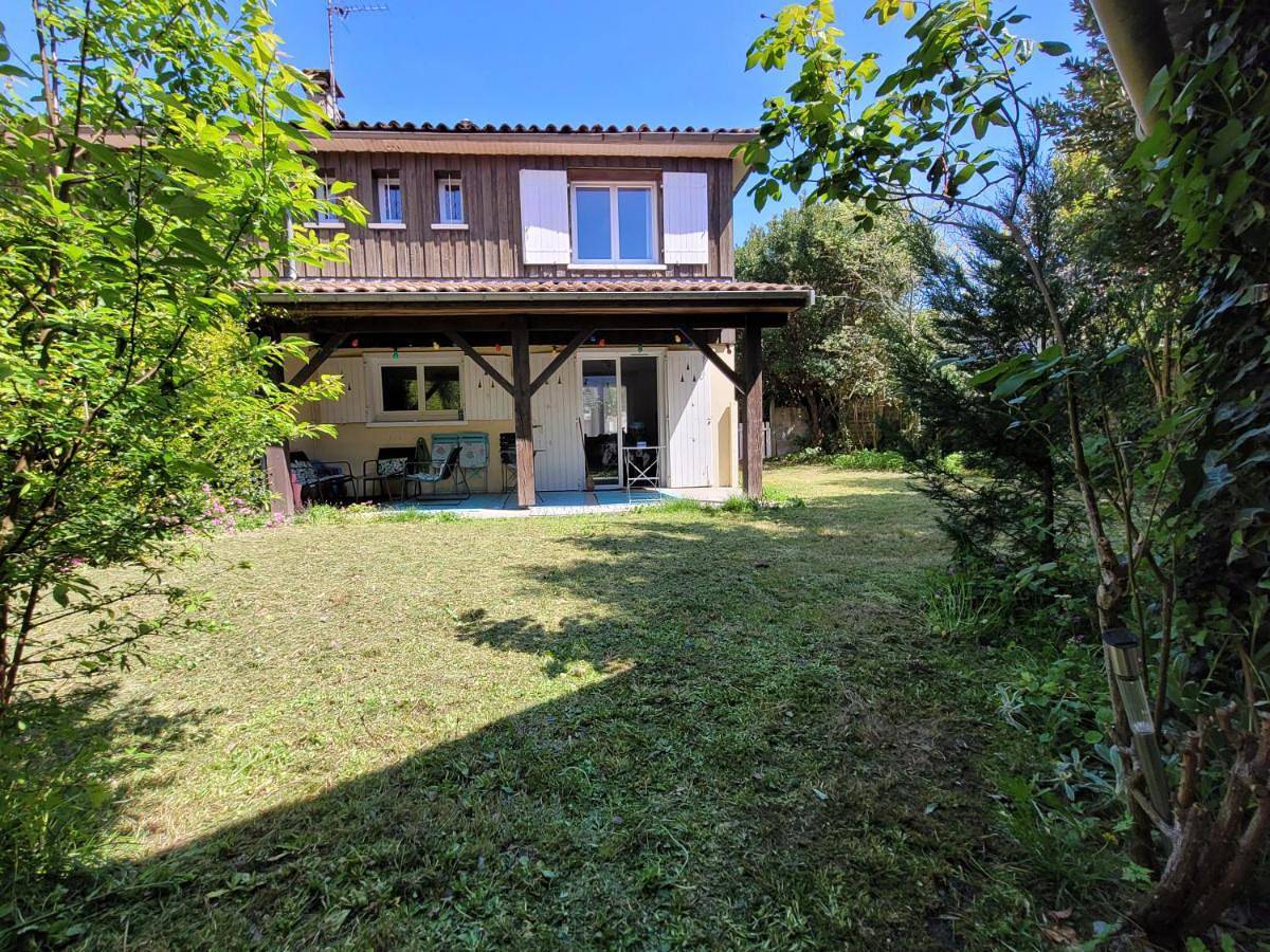 Three-Bedroom Villa in Bacalan, Bordeaux