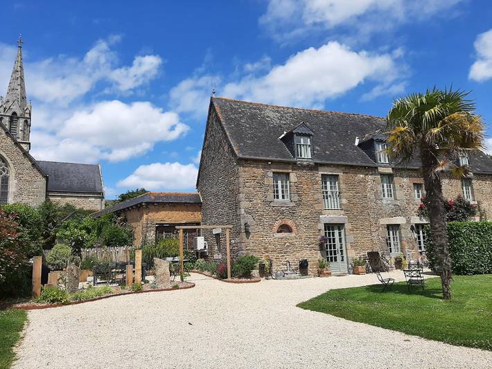 Chambre d’hôte pour 3 personnes, avec Terrasse et Jacuzzi ainsi que Jardin et Piscine en Cotes-d'Armor
