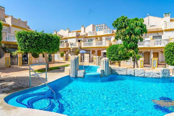 Location de vacances pour 4 personnes, avec terrasse et jardin dans Playa Flamenca