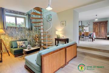 Gîte pour 4 personnes, avec terrasse et jardin ainsi que piscine et sauna à Neulliac