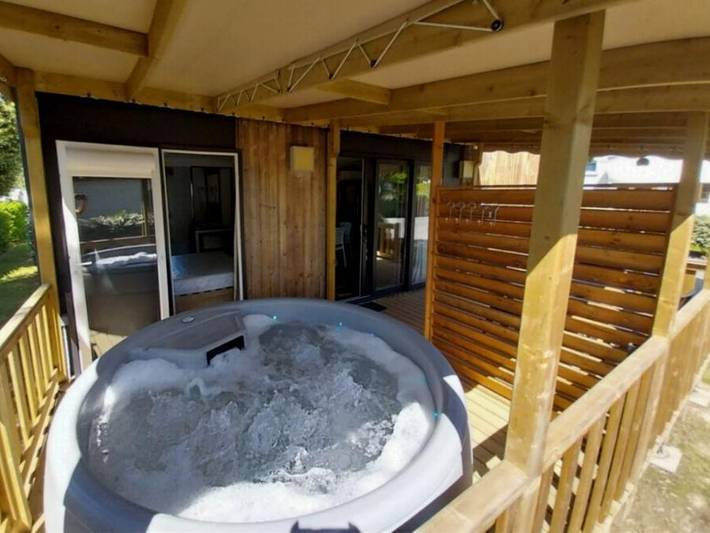 Camping Paradis - Domaine de Bellevue - Mobilheim 4 personen - Premium Spa-Serie – 2 Schlafzimmer – 2 Badezimmer – 4 Personen – Klimaanlage in Saint-Christophe-du-Ligneron, Loire-Tal