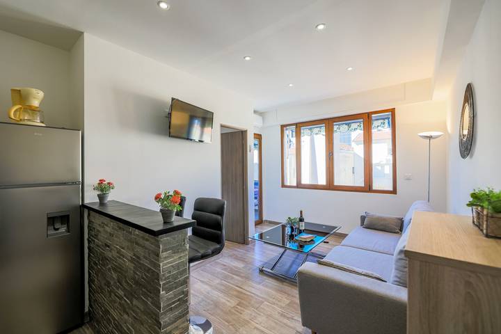 Gîte pour 3 personnes, avec balcon dans Office De Tourisme Et Des Congres De Nice