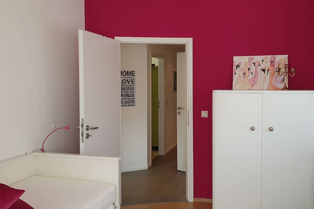 Ganze Wohnung, Happy Days, Ferienwohnung mit Rasenterasse & seperatem Zugang  im Dreiländereck in Seifhennersdorf, Oberlausitz-Niederschlesien