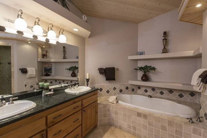 Vacation house for 12 people, with balcony and hot tub in Montana