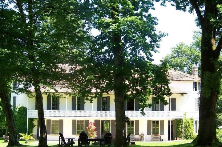 Location de vacances pour 8 personnes, avec Balcon et Jardin à Saint-Georges-de-Montclard