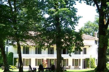 Location de vacances pour 8 personnes, avec jardin et balcon à Saint-Georges-de-Montclard