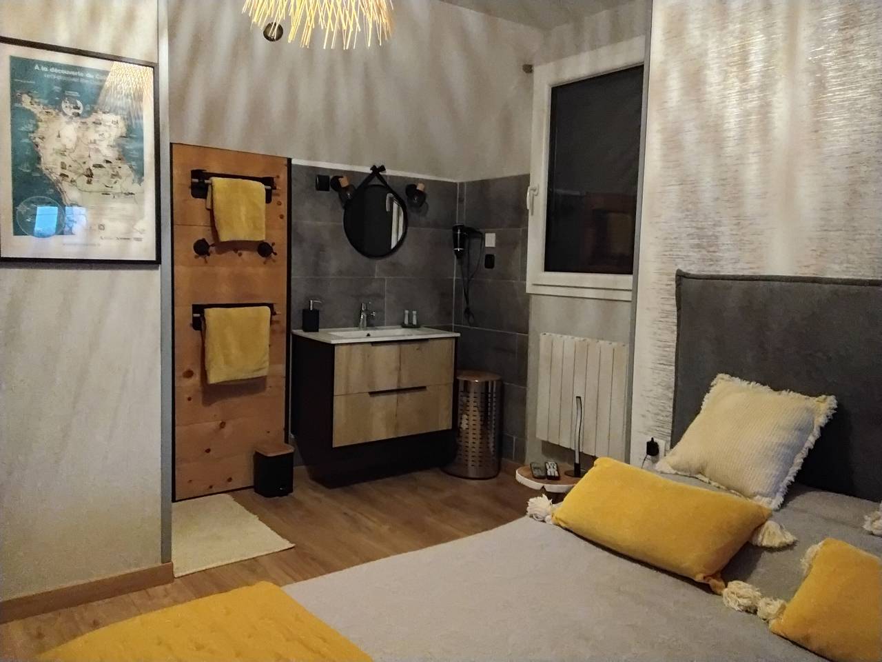 Bed and Breakfast 'Campagne' with Shared Terrace, Shared Garden and Wi-Fi in Videcosville, Cherbourg region