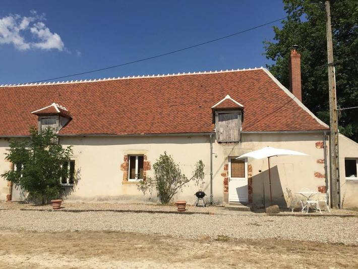 Location de vacances pour 6 personnes, avec vue ainsi que piscine et jardin à Épineuil-le-Fleuriel - 4