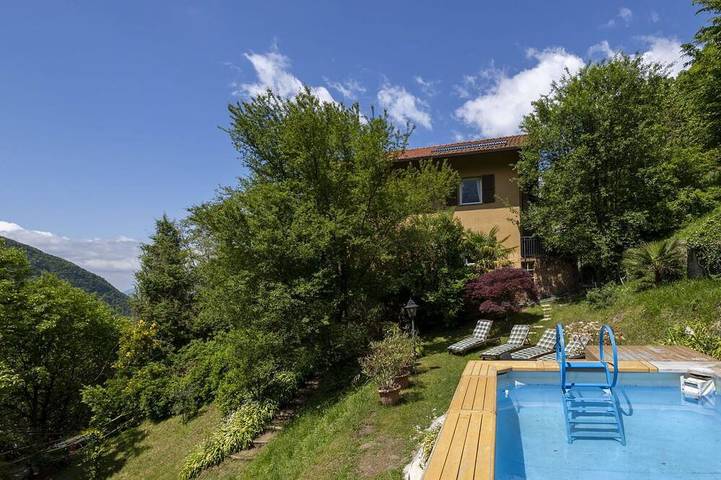 Casa vacanza per 16 persone, con giardino in Comune di Pisogne
