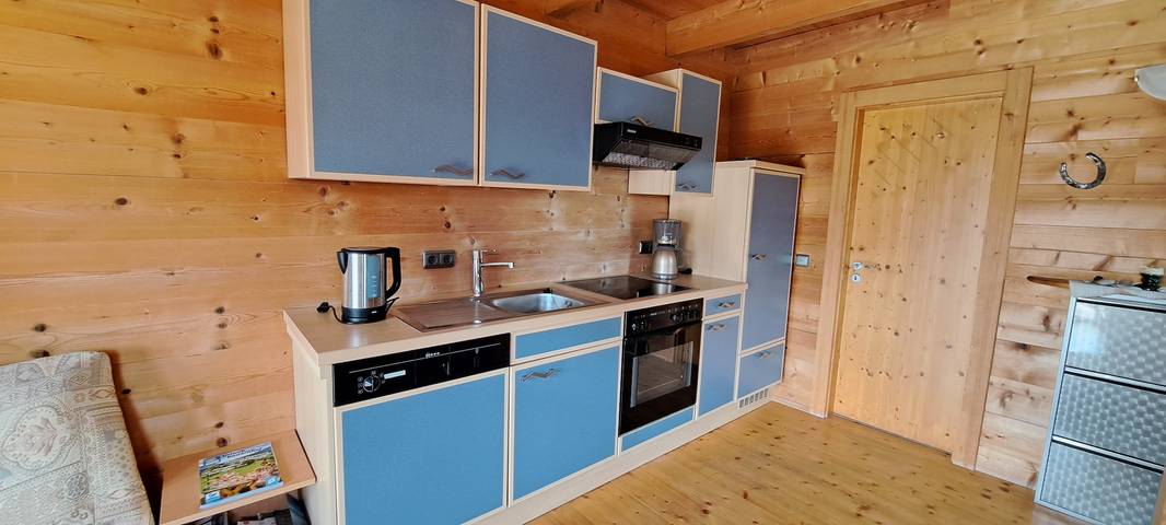 Ganze Ferienwohnung, Ferienwohnung im Holzblockhaus - Ferienwohnung mit sep. Schlafräumen, Terrasse, 46qm in Prien am Chiemsee, Chiemgauer Alpen