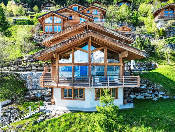 Ferienhaus für 10 Personen, mit Balkon und Terrasse sowie Garten und Sauna in Nendaz