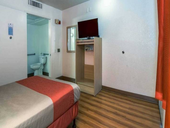 Apartamento entero, 1 cama tamaño queen | No fumadores in Corona, Riverside County