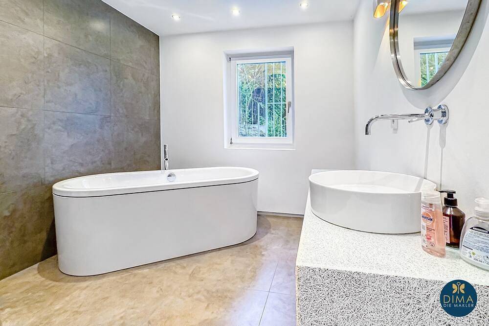 Ganze Wohnung, Designapartment mit Balkon & Parkblick in Villen-Lage in Heilbronn, Kurpfalz